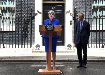 Κυβέρνηση με ορίζοντα Brexit σχηματίζει η Μέι