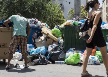 Τόνοι τα σκουπίδια που μαζεύουν από το πρωί στη Θεσσαλονίκη
