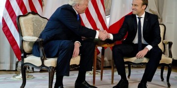 Τραμπ εναντίον Μακρόν για την επιβολή φόρων σε αμερικανικές επιχειρήσεις