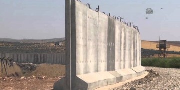 Τουρκία: Τείχος 700 χλμ. στα σύνορα με τη Συρία