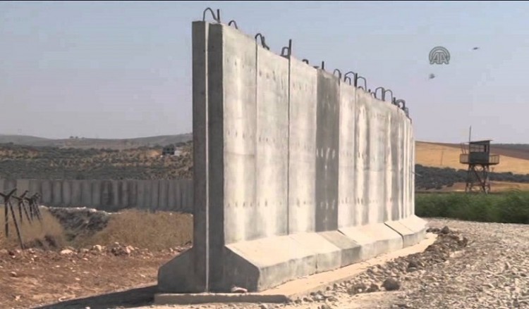 Τουρκία: Τείχος 700 χλμ. στα σύνορα με τη Συρία