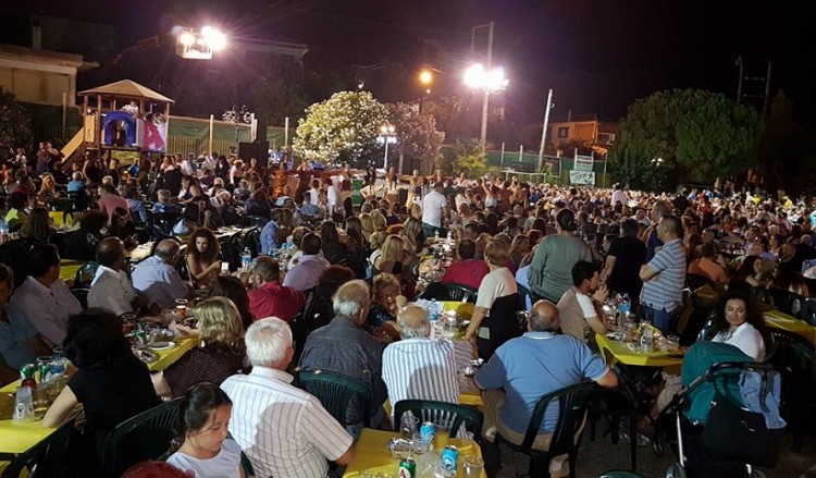 Ποντιακοί χοροί στο πανηγύρι του Αγίου Λουκά Καρυστίας (φωτο)