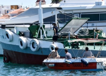 Τραγωδία στην Αίγινα – Κρατούνται ο πλοίαρχος και ο ναύτης της υδροφόρας