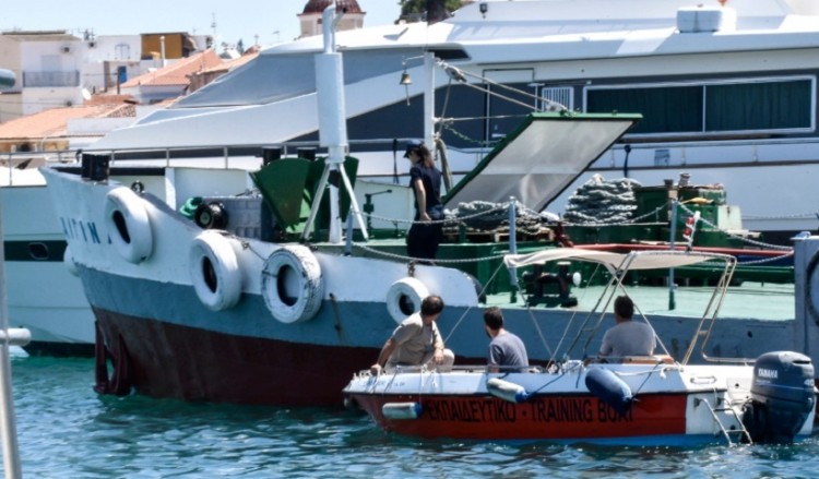 Τραγωδία στην Αίγινα – Κρατούνται ο πλοίαρχος και ο ναύτης της υδροφόρας