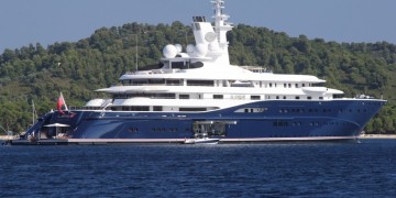 Στη Σκιάθο ο σεΐχης του Κατάρ για διακοπές, με τη θαλαμηγό του «Al Mirqab»