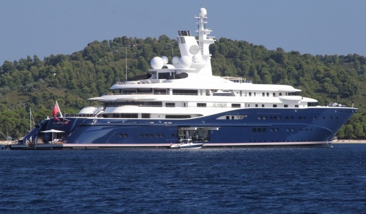 Στη Σκιάθο ο σεΐχης του Κατάρ για διακοπές, με τη θαλαμηγό του «Al Mirqab»