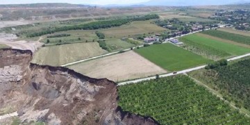 Εκκένωση του οικισμού των Αναργύρων συνέστησε ο πρόεδρος του ΟΑΣΠ