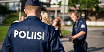 Άνδρας έριξε αυτοκίνητο επάνω σε πεζούς στο Ελσίνκι