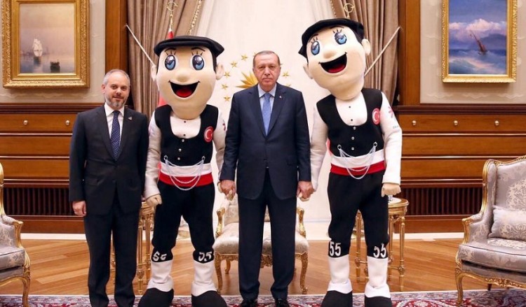 Από τον Πόντο στο λευκό σαράι του Ερντογάν η μασκότ της Ολυμπιάδας Κωφών στη Σαμψούντα (φωτο)