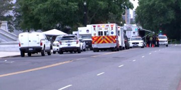 Συναγερμός στο Καπιτώλιο – Ύποπτο αυτοκίνητο τραυμάτισε αστυνομικό