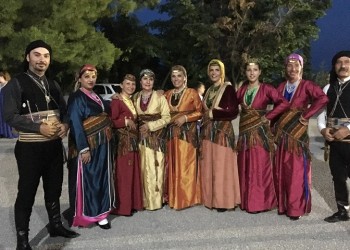 Ελληνικοί χοροί και παραδοσιακό γλέντι στο Γυμνό Ευβοίας (φωτο)
