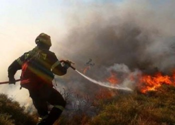 Συμβαίνει τώρα: Φωτιά στη Μάνη (βίντεο)