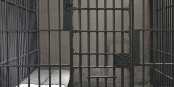 Κρεμασμένη στο κελί της βρέθηκε 35χρονη κατηγορούμενη για το θάνατο του πατέρα της