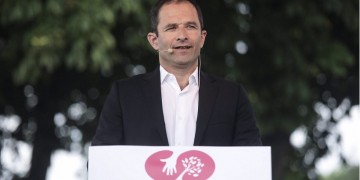 Γαλλία: Ο Μπενουά Αμόν αποχωρεί από το Σοσιαλιστικό Κόμμα