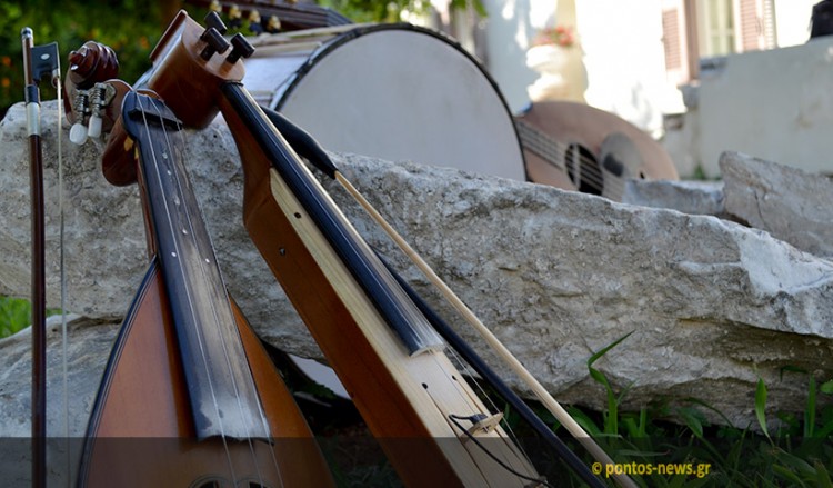 Κερδίστε 5 διπλές προσκλήσεις για την παράσταση «Κρήτη και Πόντος» στο Θέατρο Βράχων!