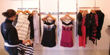 Μην αγοράζετε τίποτα, η νέα τάση της μόδας