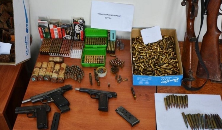 Ολόκληρο οπλοστάσιο έκρυβε στο σπίτι του 48χρονος στις Σέρρες