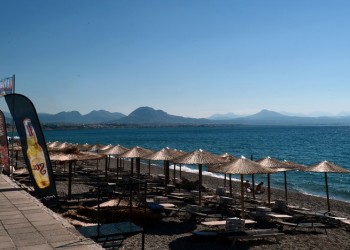 Στη Βουλή οι μέδουσες του Κορινθιακού – Μέτρα για την αντιμετώπισή τους