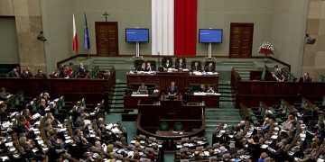 Σάλος με τα αμφιλεγόμενα νομοσχέδια-ταφόπλακα στην ανεξαρτησία της δικαιοσύνης στην Πολωνία