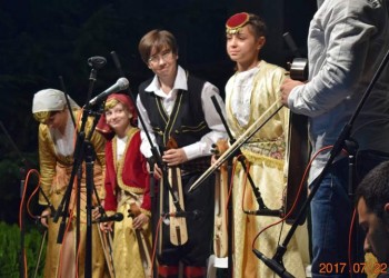 Τα παιδιά πρωταγωνιστές στο ποντιακό γλέντι Προσοτσάνης Δράμας (βίντεο, φωτο)