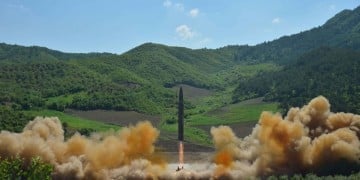 Τι γνωρίζουμε για τον βαλλιστικό διηπειρωτικό πύραυλο που εκτόξευσε η Βόρεια Κορέα