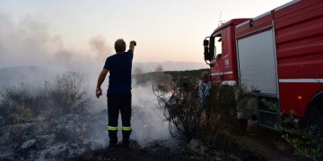 Δύο φωτιές τώρα, σε Κύθνο και Δυτική Μάνη
