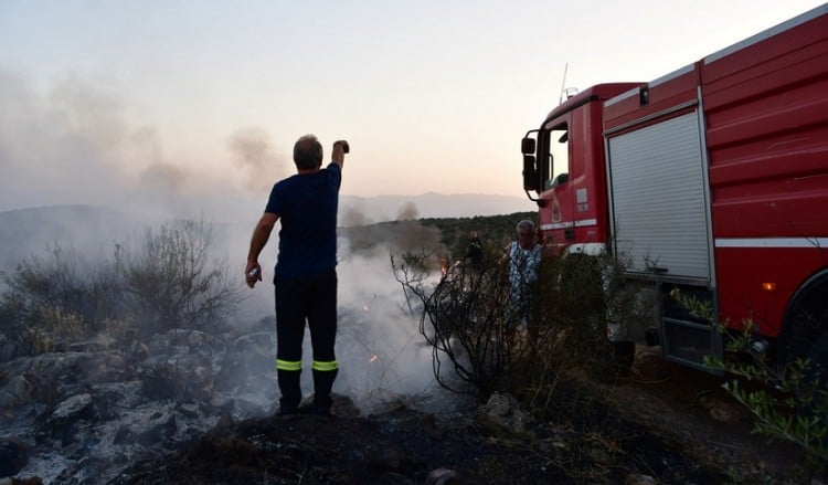 Δύο φωτιές τώρα, σε Κύθνο και Δυτική Μάνη