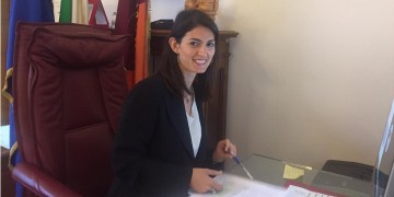 Η δήμαρχος της Ρώμης απαγόρευσε τo αλκοόλ στους δρόμους της πόλης