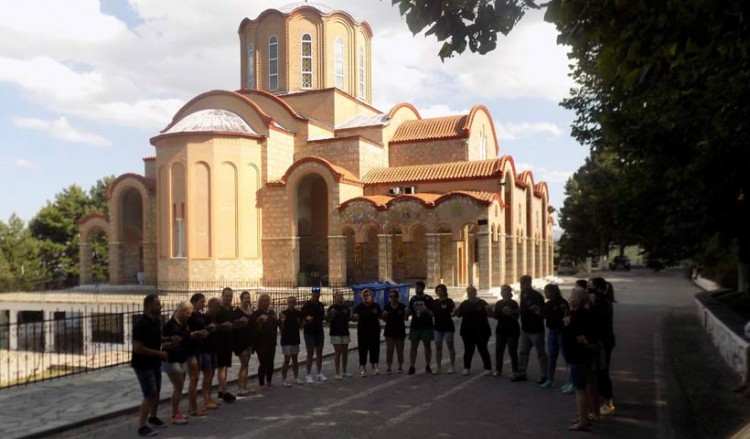 Οι πρόβες της Ένωσης Ποντίων Σαλαμίνας στην Παναγία Σουμελά λίγο πριν από τη συμμετοχή της σε  φεστιβάλ (βίντεο, φωτο)