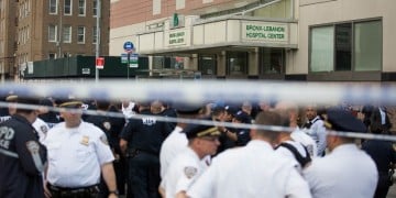 Απολυμένος γιατρός ο δράστης που άνοιξε πυρ σε νοσοκομείο της Νέας Υόρκης