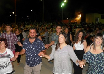 Παραδοσιακοί χοροί και ποντιακό γλέντι στη Σκήτη Κοζάνης (βίντεο)