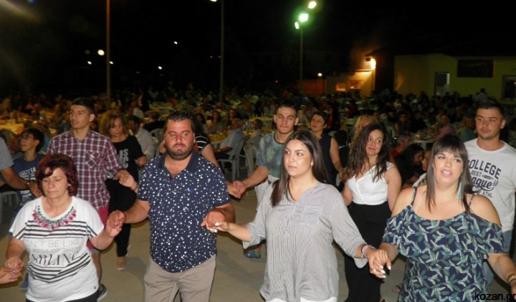 Παραδοσιακοί χοροί και ποντιακό γλέντι στη Σκήτη Κοζάνης (βίντεο)