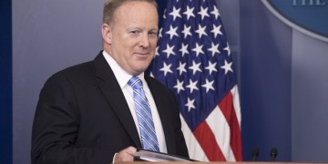 Παραιτήθηκε ο εκπρόσωπος Τύπου του Λευκού Οίκου