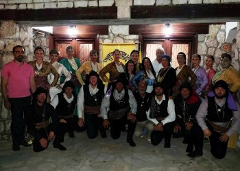 Οι Πόντιοι που έκαναν τους τουρίστες στη Λευκάδα να παραμιλούν! (βίντεο)