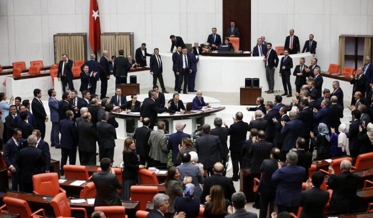 Τρεις μήνες παράταση της κατάστασης έκτακτης ανάγκης στην Τουρκία ζητά η κυβέρνηση
