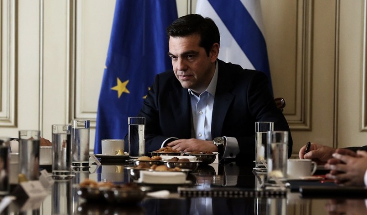Οπισθοχώρηση της κυβέρνησης για τους μισθούς των ιερέων