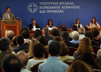 Μείωση ανεργίας και αύξηση μισθών βλέπει ο Τσίπρας