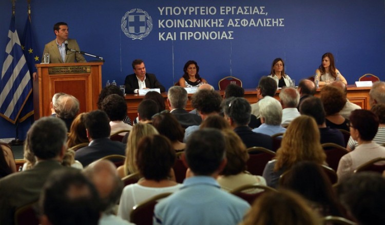 Μείωση ανεργίας και αύξηση μισθών βλέπει ο Τσίπρας