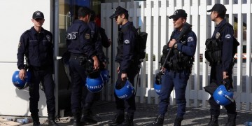 Hurriyet: 200 νέες συλλήψεις για πιθανές διασυνδέσεις με τον Γκιουλέν στην Τουρκία