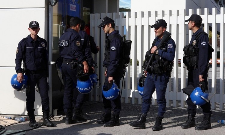 Hurriyet: 200 νέες συλλήψεις για πιθανές διασυνδέσεις με τον Γκιουλέν στην Τουρκία