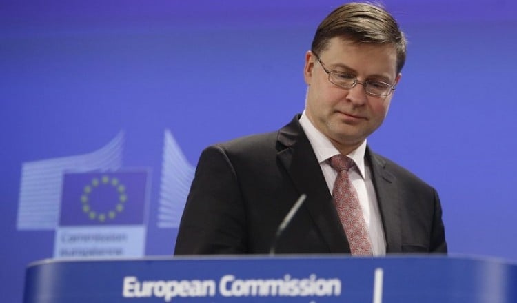 Η Ελλάδα μετράει αντίστροφα για να βγει στις αγορές