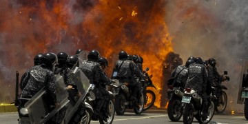 Βενεζουέλα: Νεκροί και βία στις αμφιλεγόμενες εκλογές του Μαδούρο