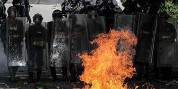 Βενεζουέλα: Νέα έκρηξη βίας ανήμερα των εκλογών (βίντεο)