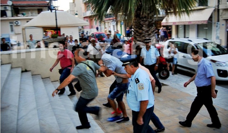 Για ανθρωποκτονία από πρόθεση κατηγορούνται οι 8 συλληφθέντες για το θάνατο του Αμερικανού στη Ζάκυνθο
