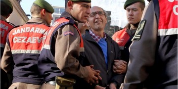 Συνελήφθη στην Ισπανία ο συγγραφέας Ντογάν Ακανλί