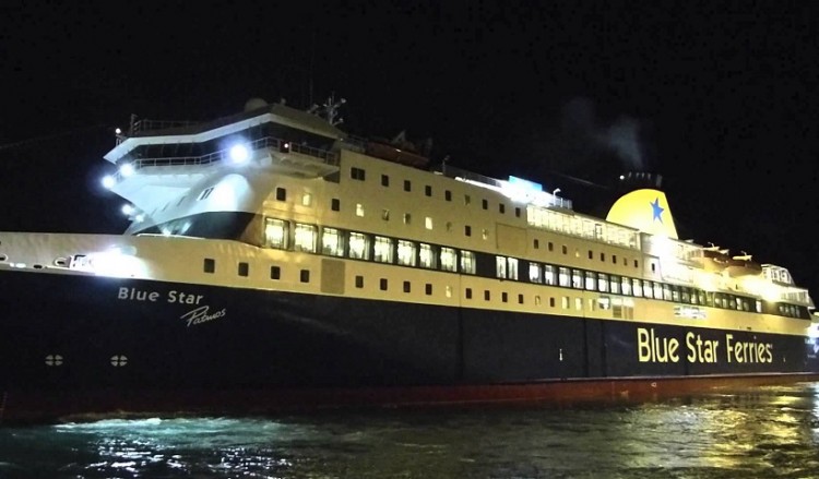 Στιγμές αγωνίας για τους 205 επιβάτες του «Blue Star Patmos»