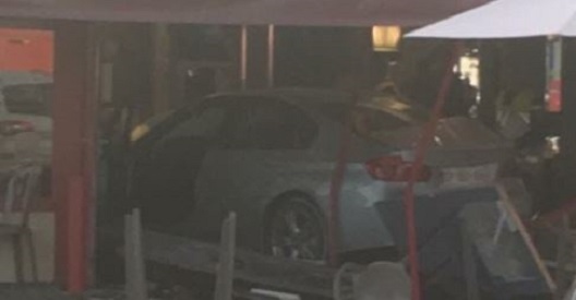 Παρίσι: Αυτοκίνητο έπεσε πάνω σε πελάτες πιτσαρίας