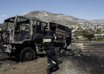Φωτιά στο Λαγονήσι: Κάηκαν σπίτια και πυροσβεστικά οχήματα (φωτο)