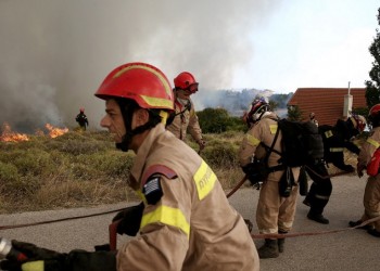 Συγκλονιστικές εικόνες από τη μεγάλη φωτιά στον Κάλαμο