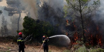 Εναέρια μέσα από την ΕΕ  ζητά η Ελλάδα για τη φωτιά στην Ανατολική Αττική